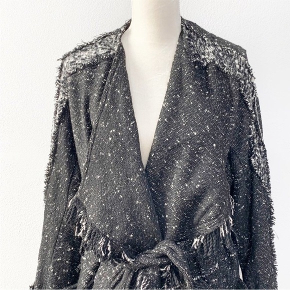 Free People Boucle Tweed Fringe Wrap Blanket Coat Size Medium Black Wool Western - Picture 3 of 11